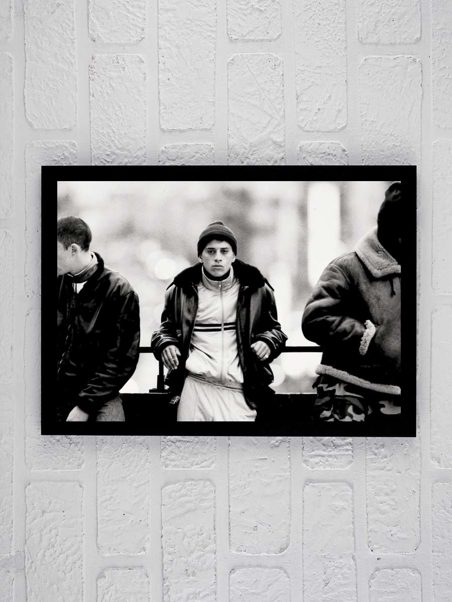 Protesto - La Haine Film Tablo Siyah Çerçeveli Film Poster Afiş Tablo