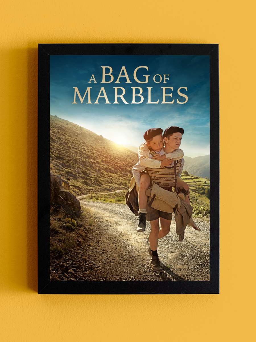 Bir Torba Bilye - Un sac de billes Film Tablo Siyah Çerçeveli Film Poster Afiş Tablo