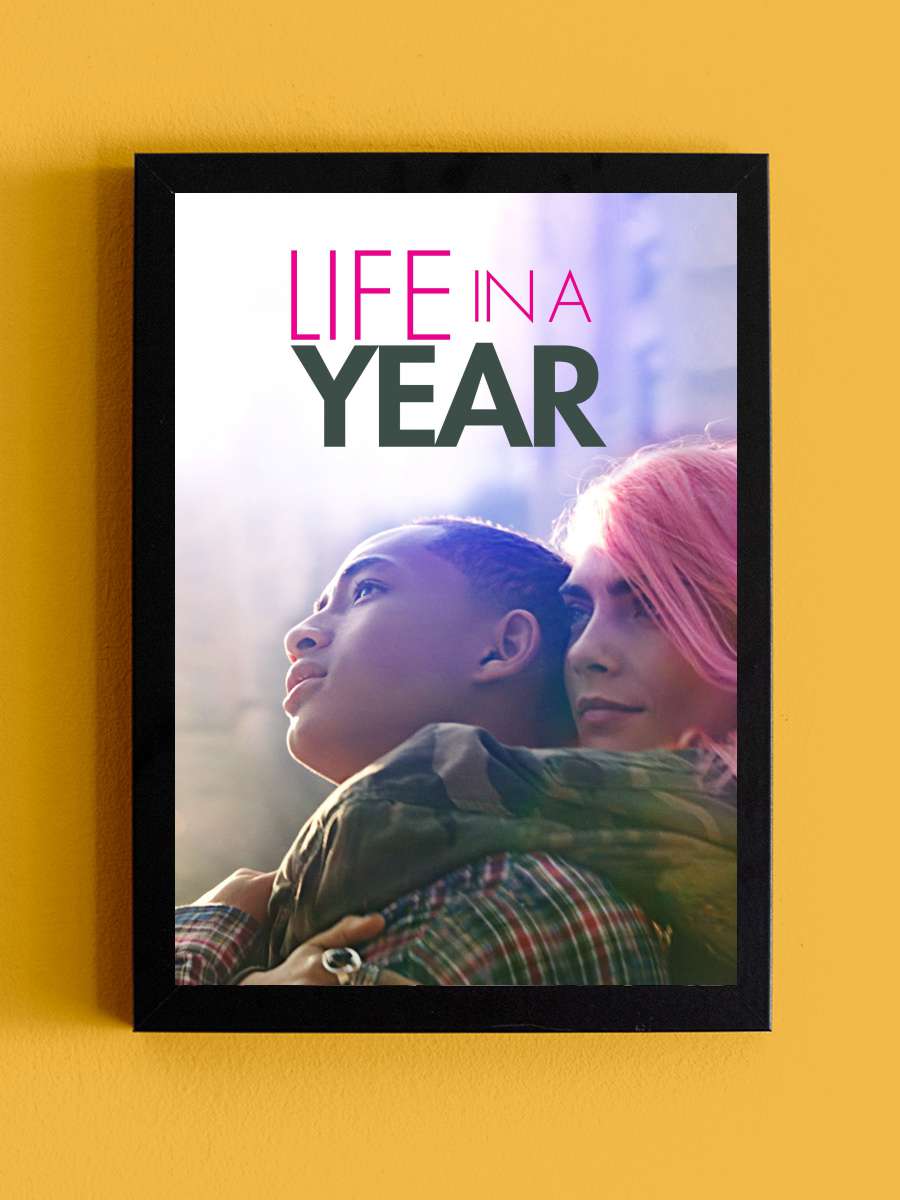 Bir Yılda Yaşam - Life in a Year Film Tablo Siyah Çerçeveli Film Poster Afiş Tablo