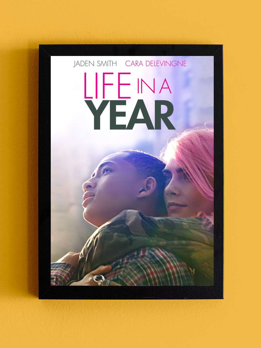 Bir Yılda Yaşam - Life in a Year Film Tablo Siyah Çerçeveli Film Poster Afiş Tablo