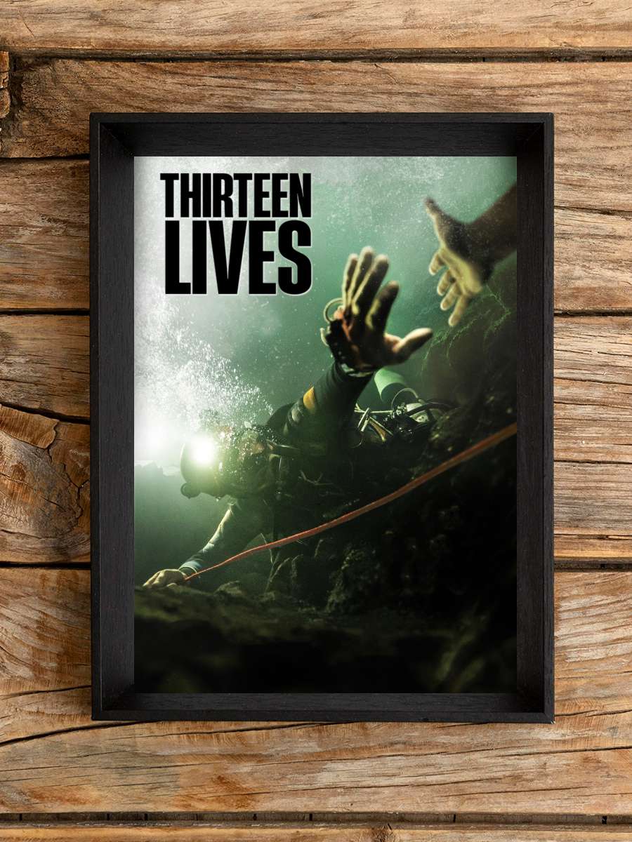 On Üç Yaşam - Thirteen Lives Film Tablo Siyah Çerçeveli Film Poster Afiş Tablo