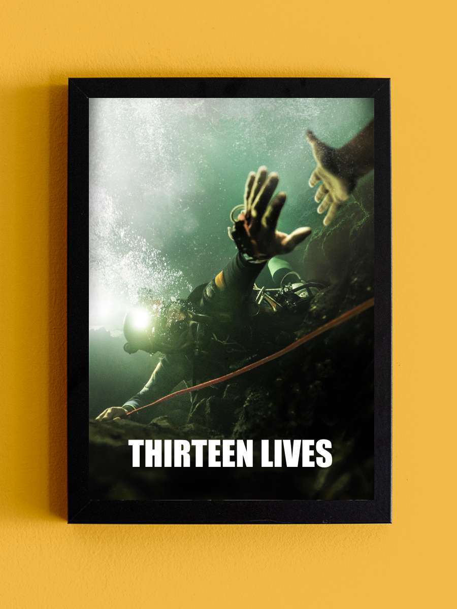 On Üç Yaşam - Thirteen Lives Film Tablo Siyah Çerçeveli Film Poster Afiş Tablo