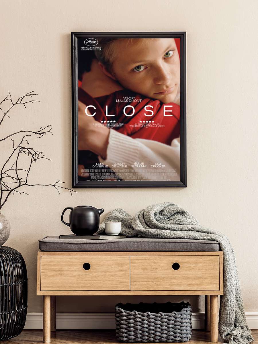 Yakın - Close Film Tablo Siyah Çerçeveli Film Poster Afiş Tablo