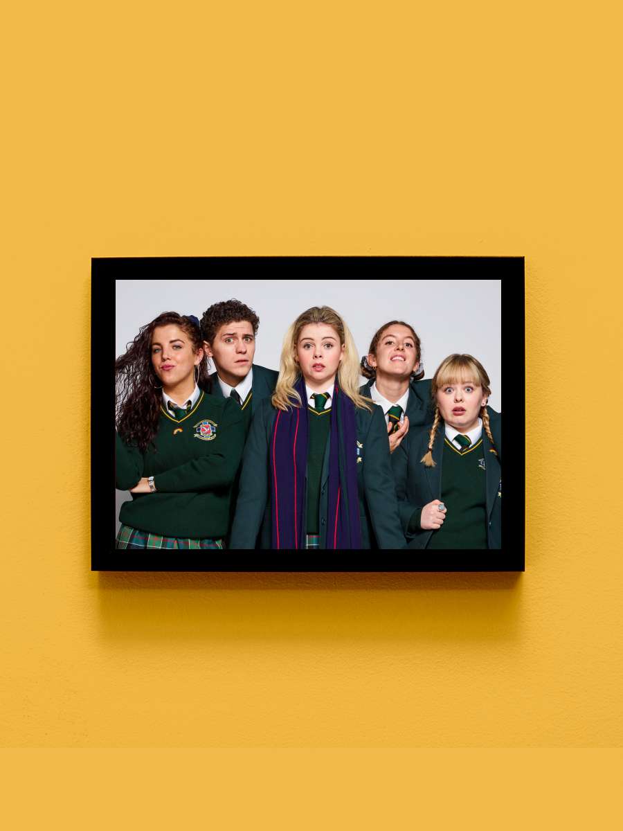 Derry Girls Dizi Tablo Siyah Çerçeveli Dizi Poster Duvar Tablo