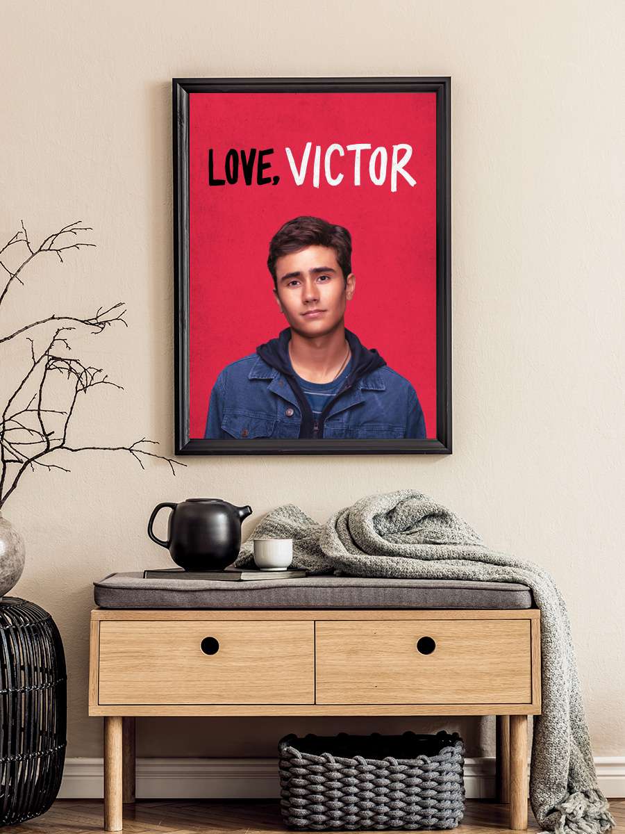 Love, Victor Dizi Tablo Siyah Çerçeveli Dizi Poster Duvar Tablo