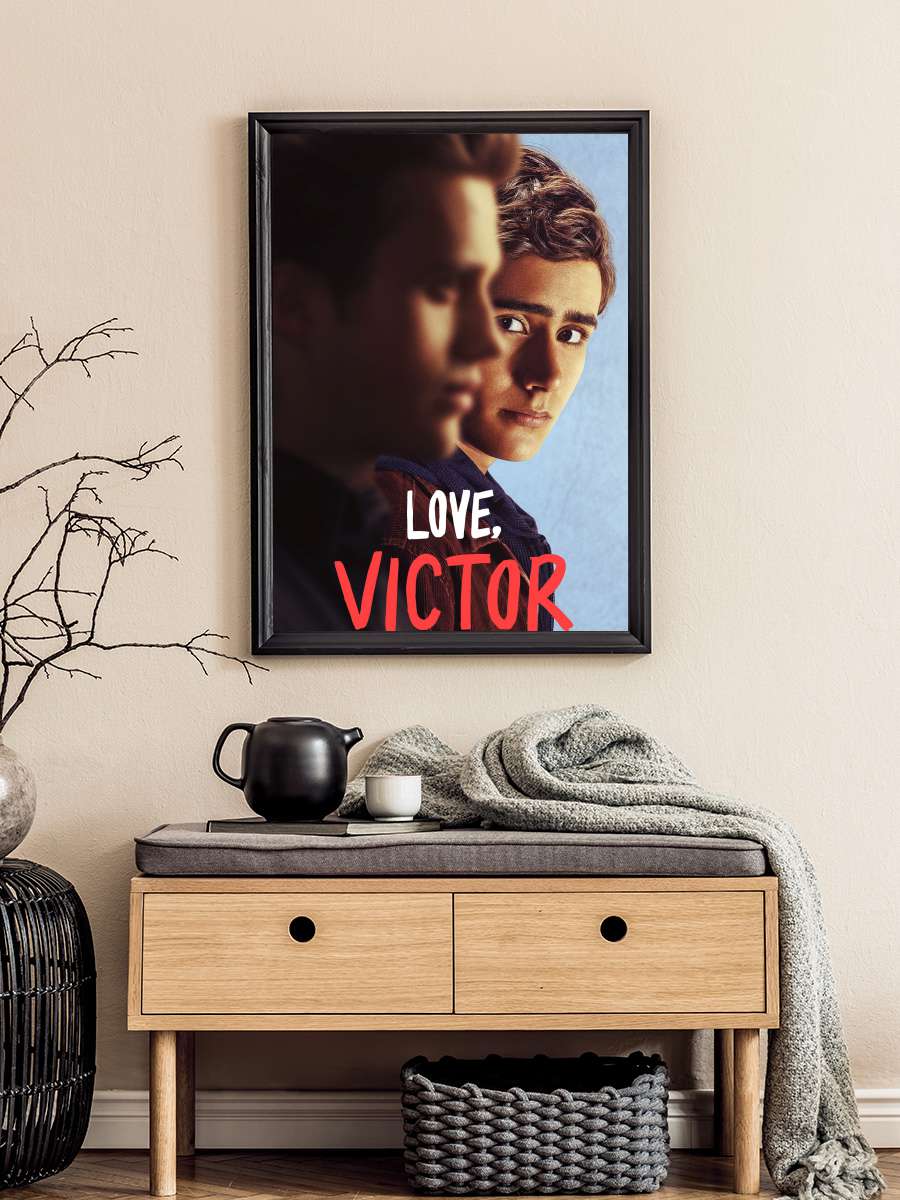 Love, Victor Dizi Tablo Siyah Çerçeveli Dizi Poster Duvar Tablo