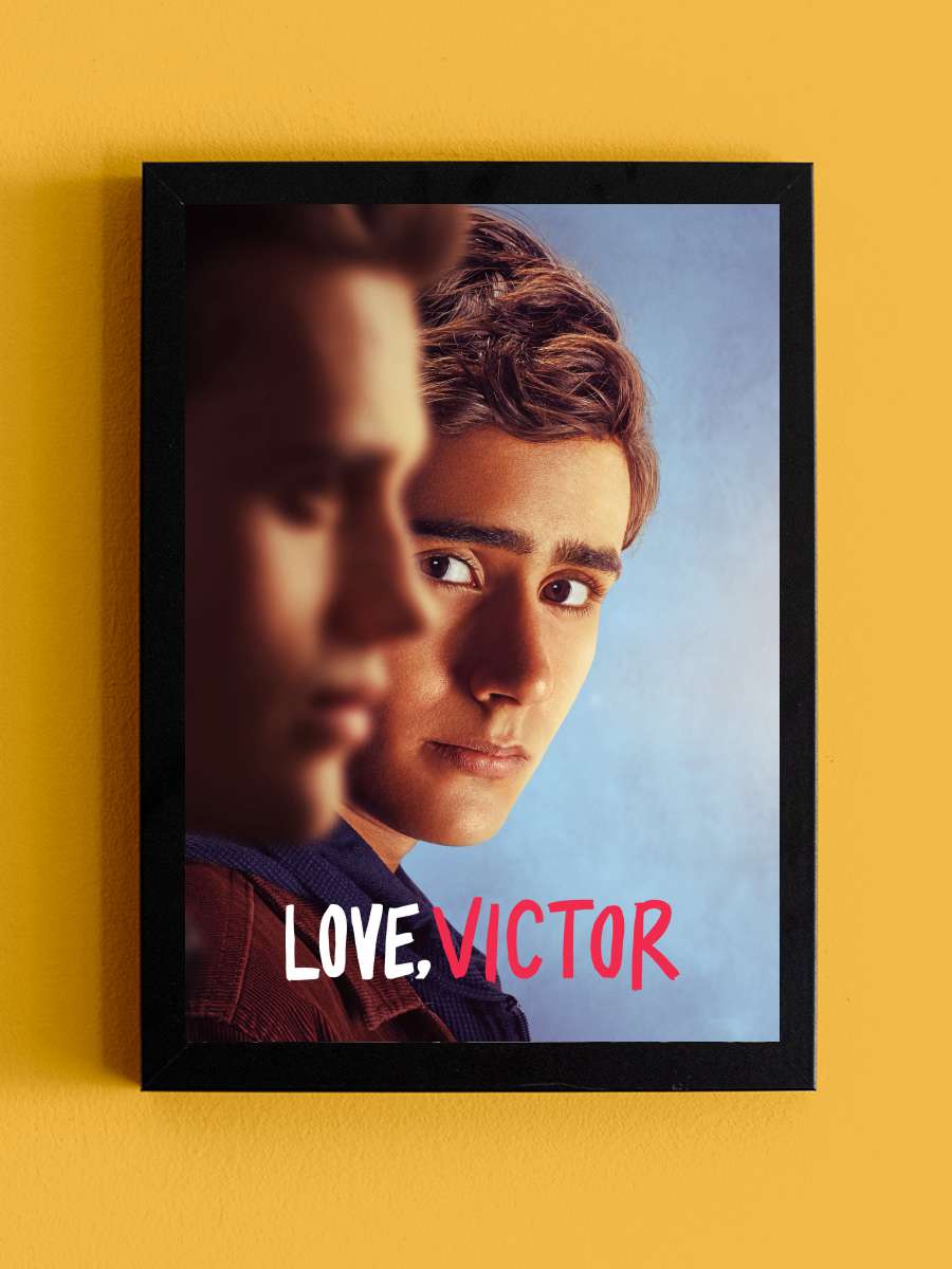 Love, Victor Dizi Tablo Siyah Çerçeveli Dizi Poster Duvar Tablo