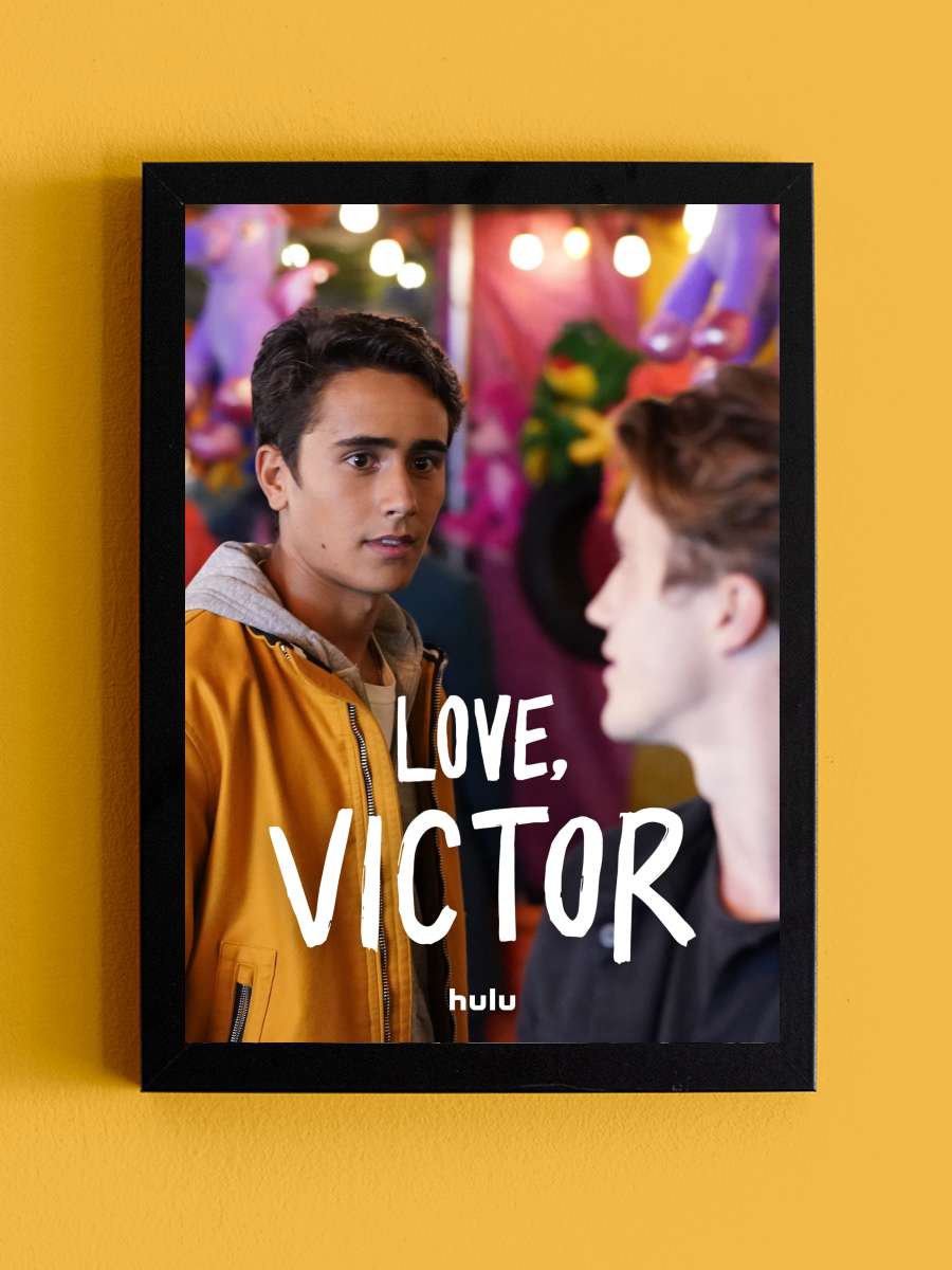 Love, Victor Dizi Tablo Siyah Çerçeveli Dizi Poster Duvar Tablo