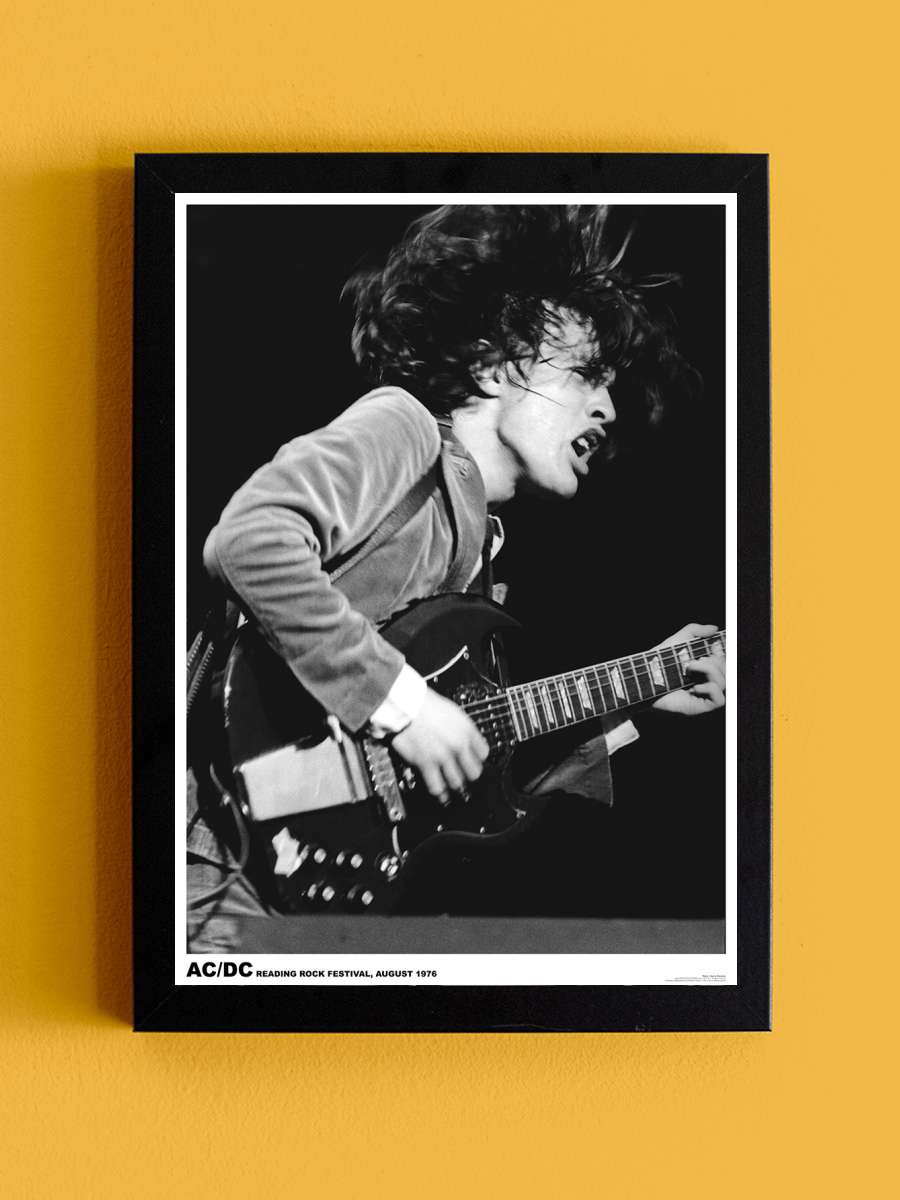 Angus Young - Reading Rock Festival Müzik Poster Tablo Siyah Çerçeveli Yüksek Kalite Müzik Duvar Tablo