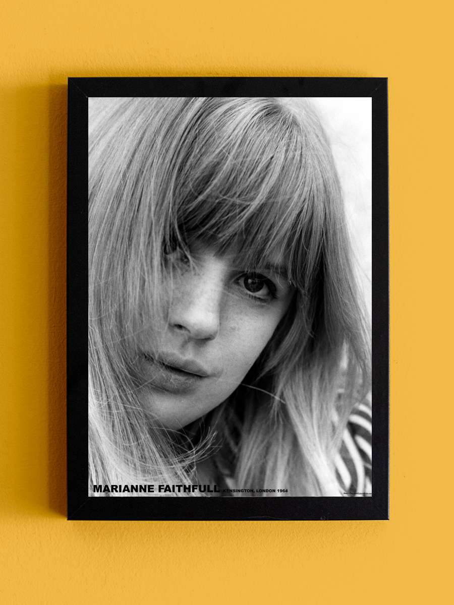 Marianne Faithful - Portrait B/W Müzik Poster Tablo Siyah Çerçeveli Yüksek Kalite Müzik Duvar Tablo