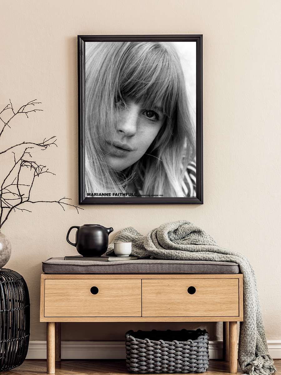 Marianne Faithful - Portrait B/W Müzik Poster Tablo Siyah Çerçeveli Yüksek Kalite Müzik Duvar Tablo