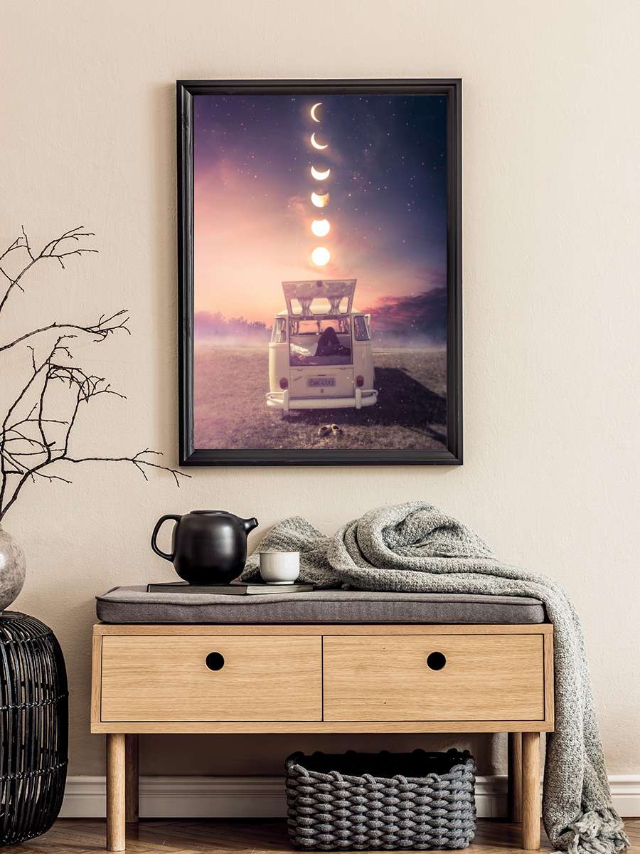 Chill in his hippie van in… front of the moon phases Araba Tablo Siyah Çerçeveli Araba Poster Duvar Tablo